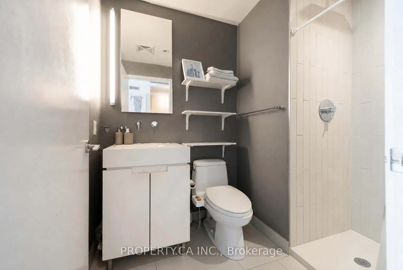 Photo 11 of Unit 403, 25 Oxley Street, Toronto, Waterfront Communities — HOMEH