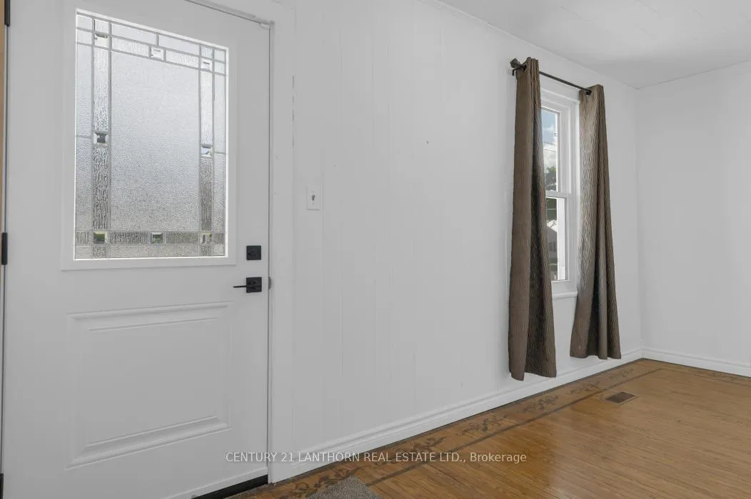 Photo 8 of 44 Metcalf Street, Tweed, Tweed (Village) — HOMEH