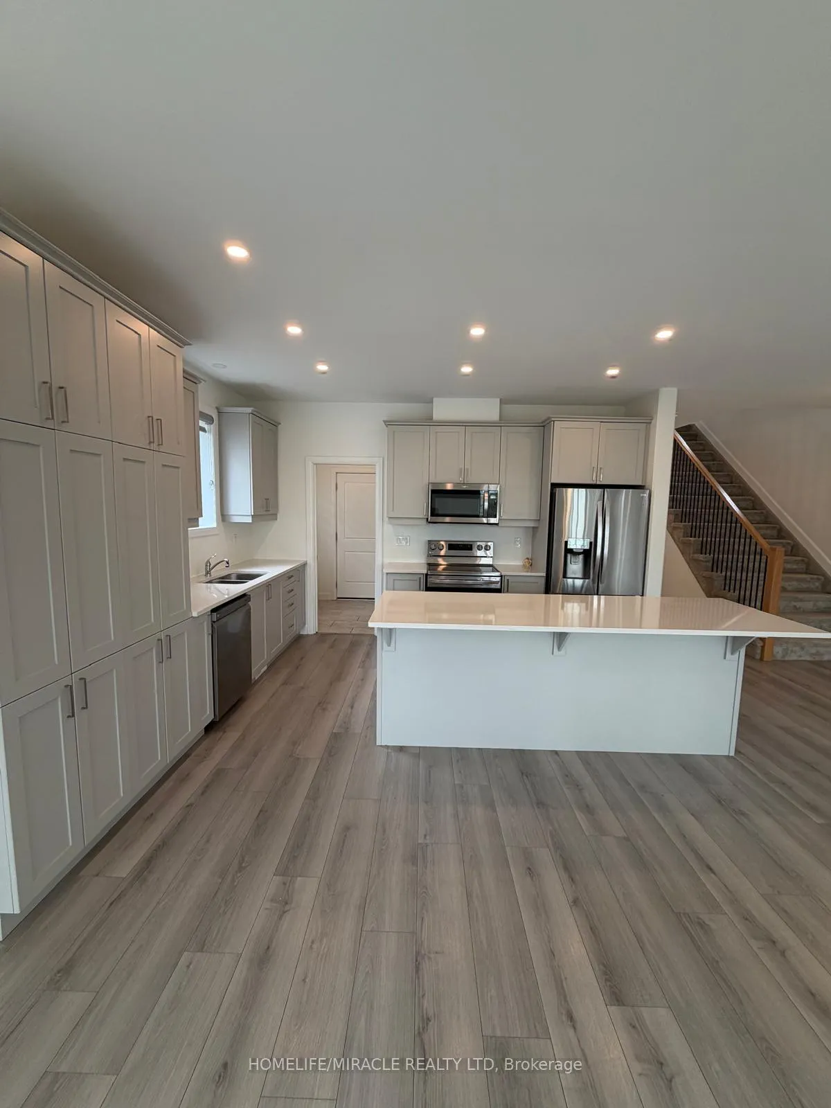 Photo 8 of 309 Pratt Drive, Loyalist, Amherstview — HOMEH