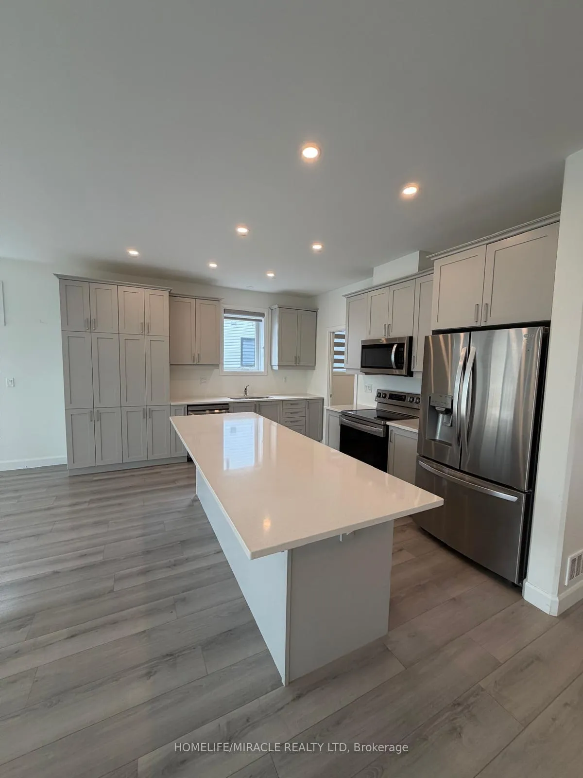 Photo 9 of 309 Pratt Drive, Loyalist, Amherstview — HOMEH