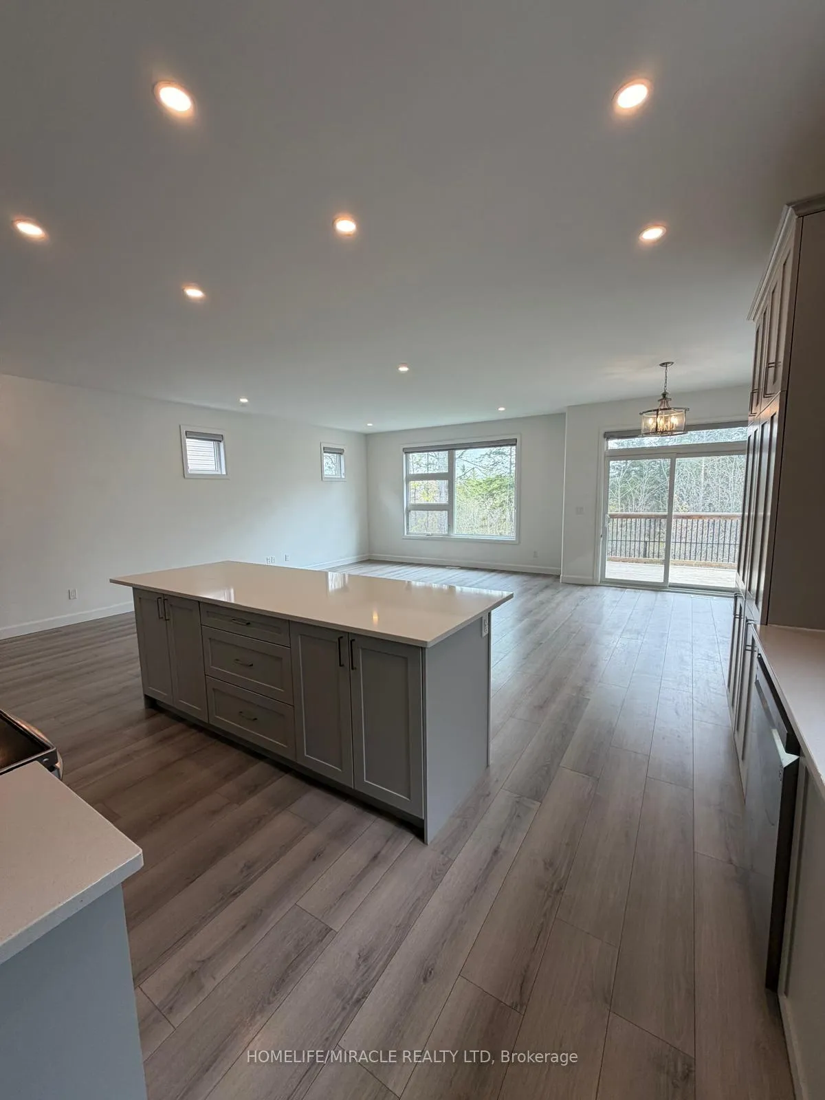 Photo 11 of 309 Pratt Drive, Loyalist, Amherstview — HOMEH