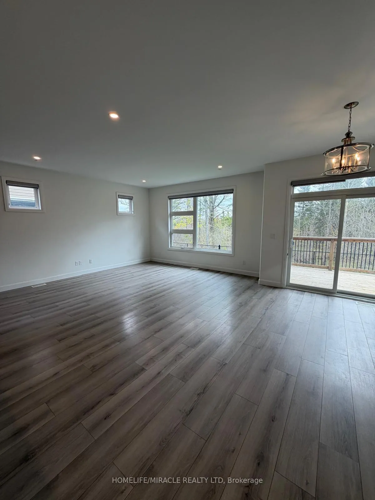 Photo 12 of 309 Pratt Drive, Loyalist, Amherstview — HOMEH