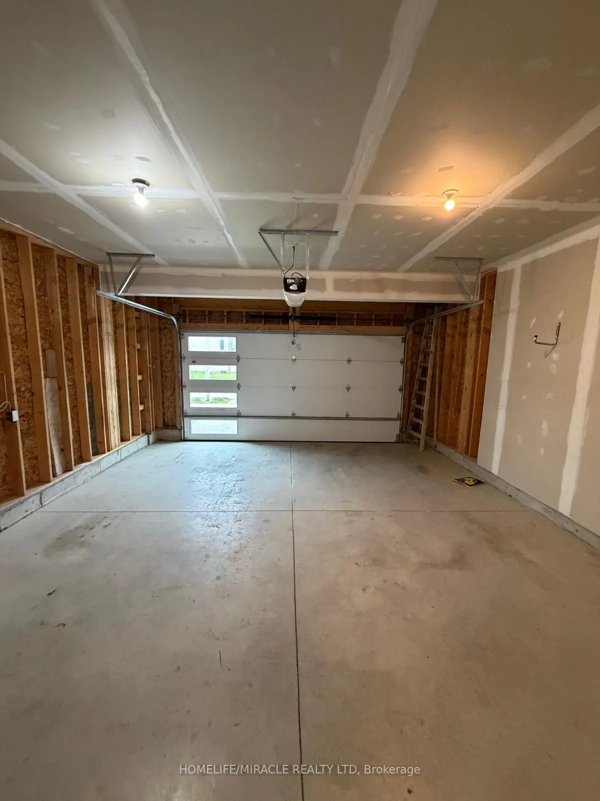 Photo 13 of 309 Pratt Drive, Loyalist, Amherstview — HOMEH