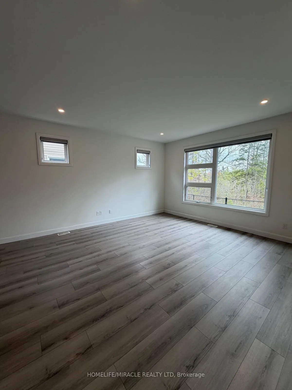 Photo 14 of 309 Pratt Drive, Loyalist, Amherstview — HOMEH