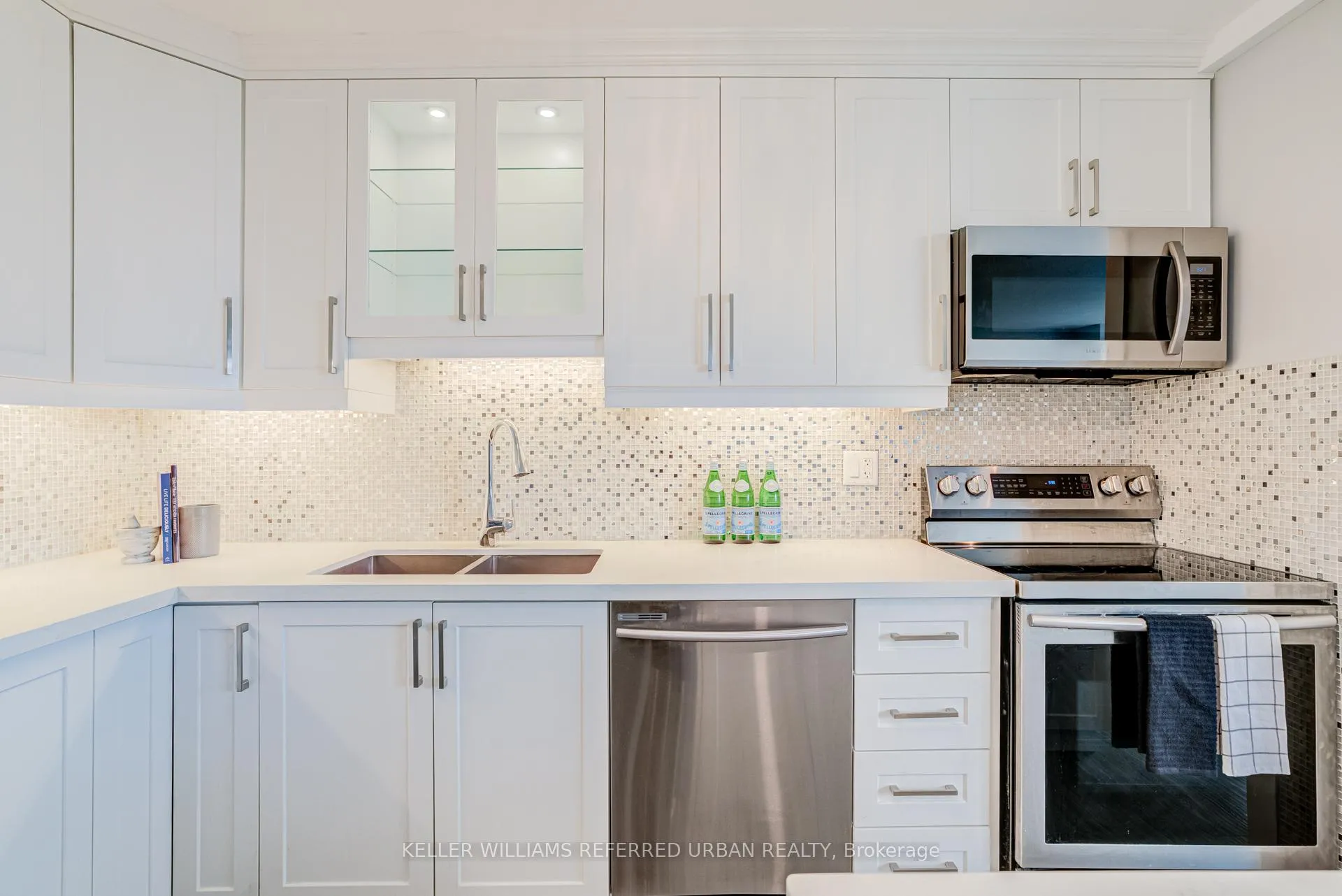 Photo 4 of Unit 1417, 10 Edgecliff Golfway, Toronto, Flemingdon Park — HOMEH