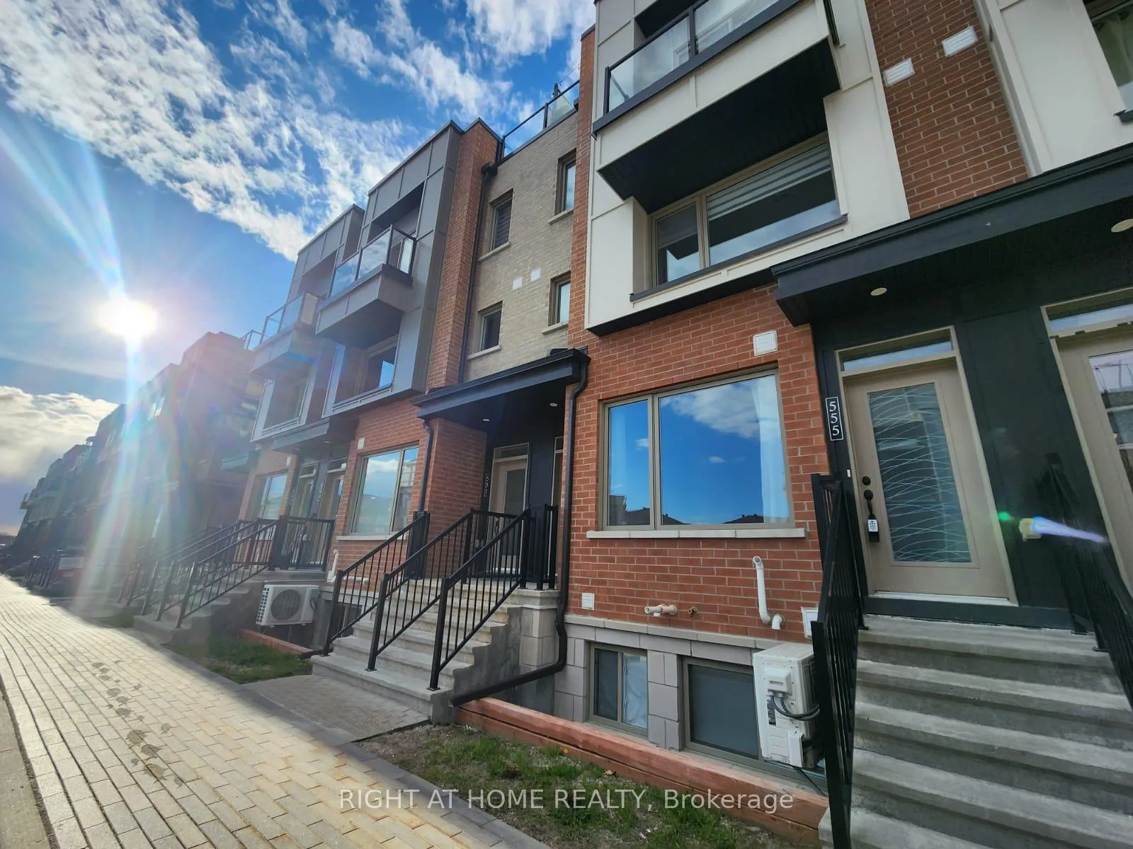 Photo 9 of 555 Takamose Pvt, Ottawa, CFB Rockcliffe and Area — HOMEH