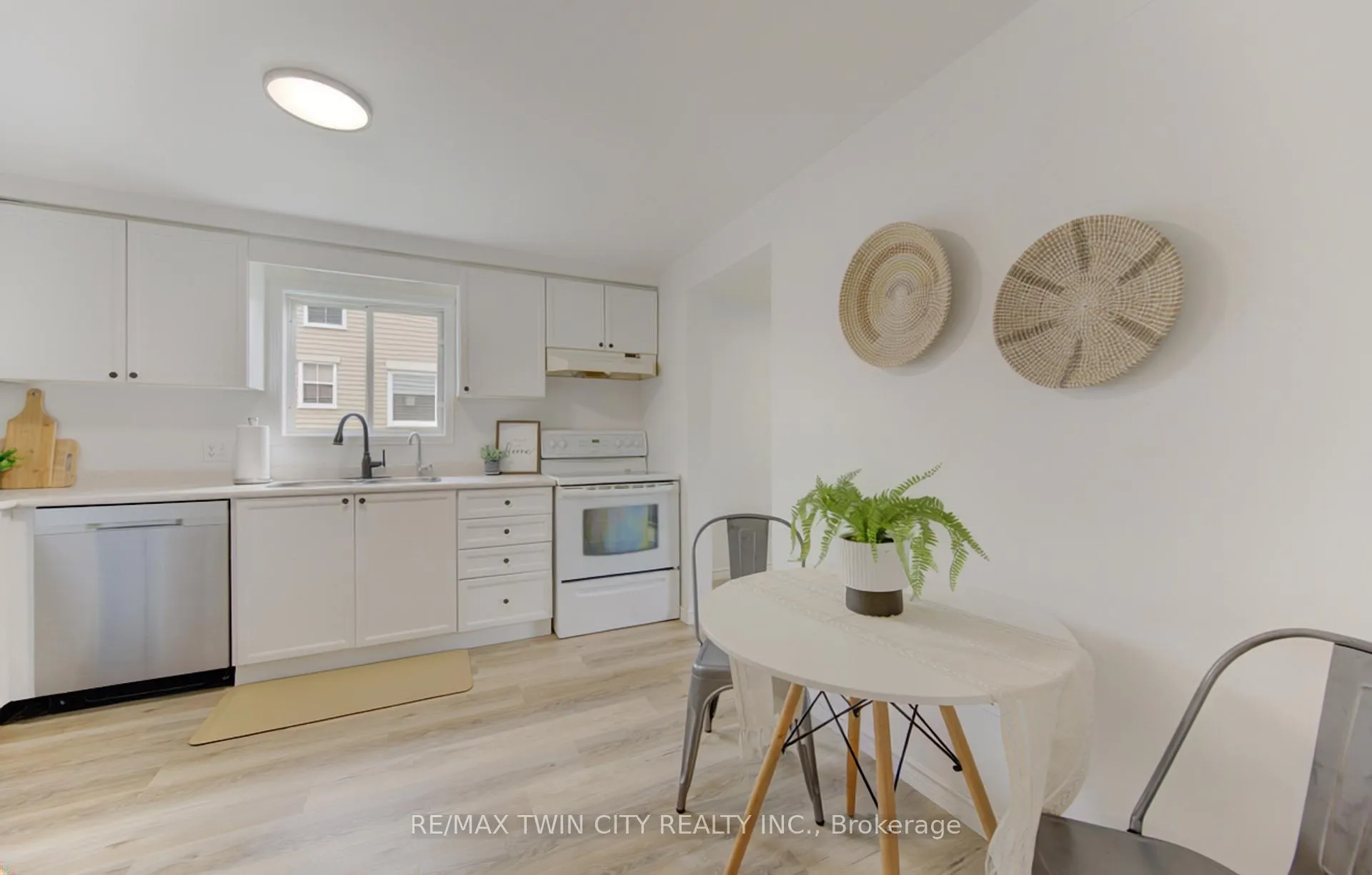 Photo 2 of 38 Cassidy Court, Cambridge, Greenway-Chaplin — HOMEH