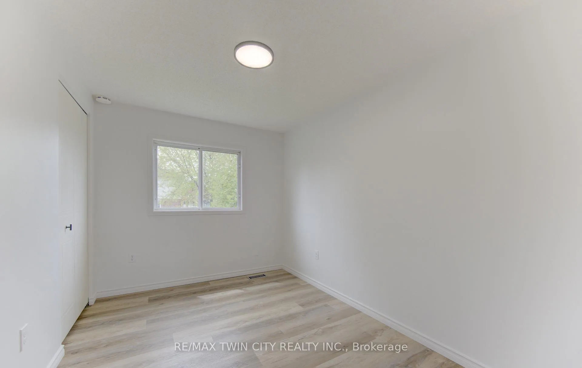 Photo 15 of 38 Cassidy Court, Cambridge, Greenway-Chaplin — HOMEH