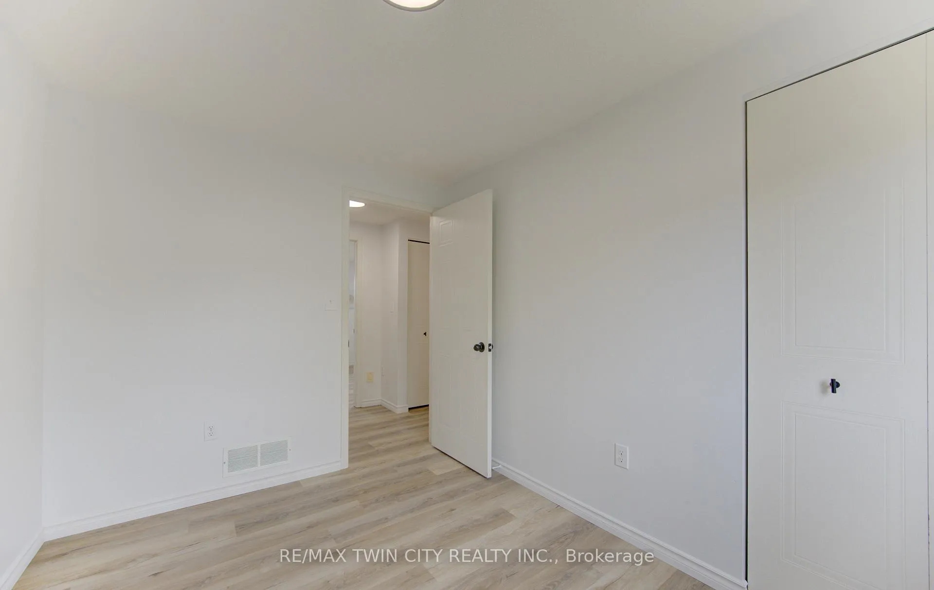 Photo 16 of 38 Cassidy Court, Cambridge, Greenway-Chaplin — HOMEH