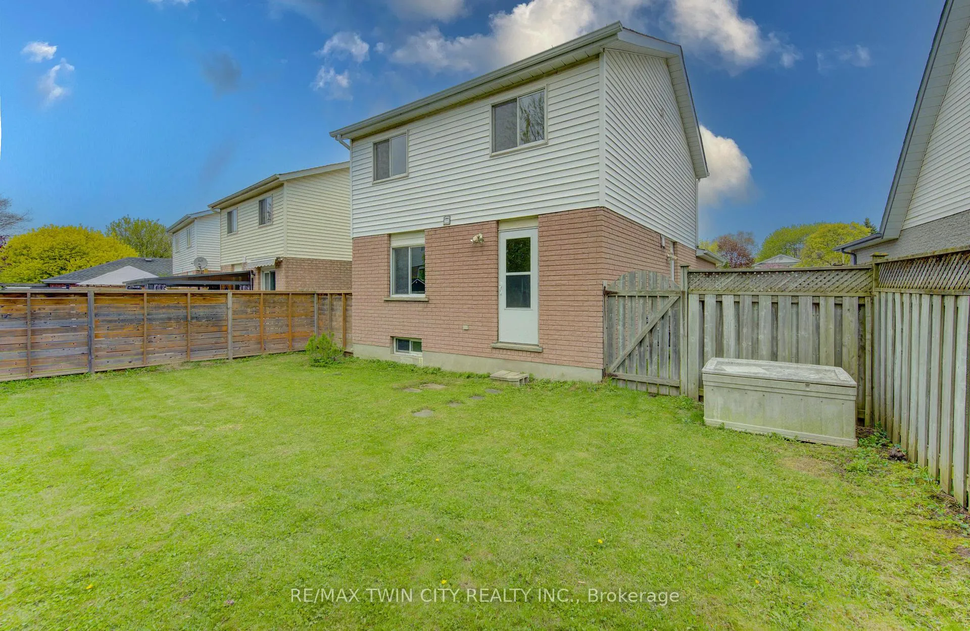 Photo 26 of 38 Cassidy Court, Cambridge, Greenway-Chaplin — HOMEH