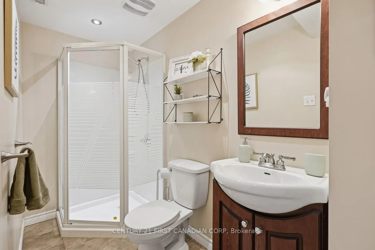 Photo 38 of 792 Guildwood Boulevard, London, North M — HOMEH