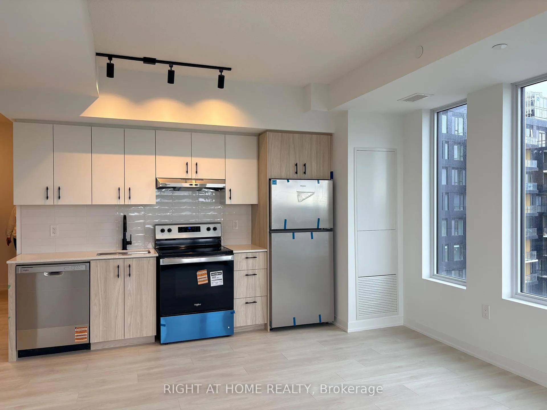 Photo 3 of Unit D1303, 4878 Powers Common, Burlington, Alton — HOMEH