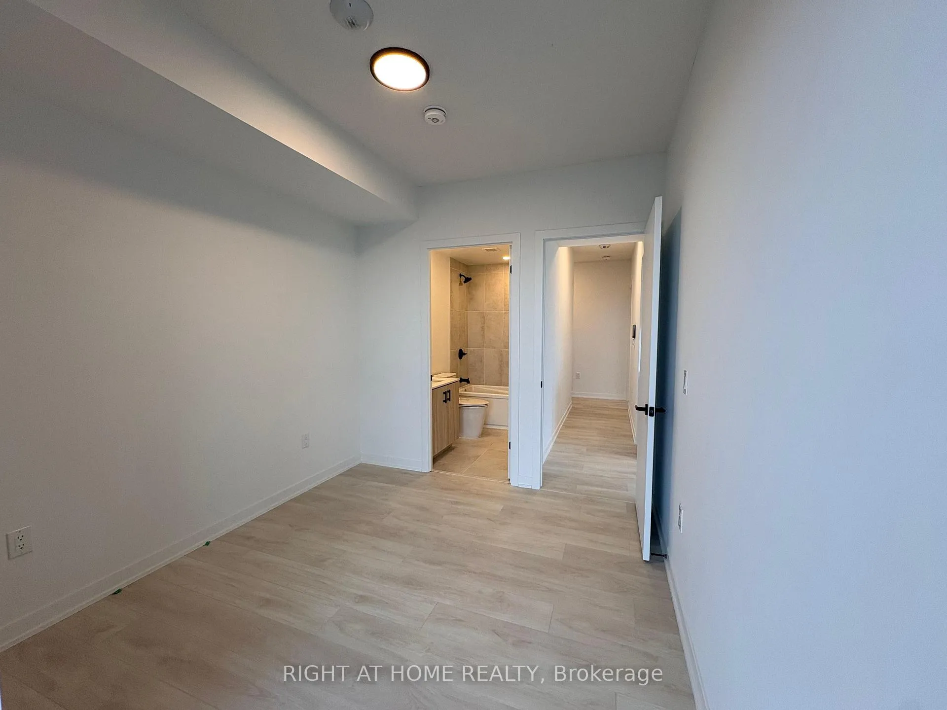 Photo 5 of Unit D1303, 4878 Powers Common, Burlington, Alton — HOMEH