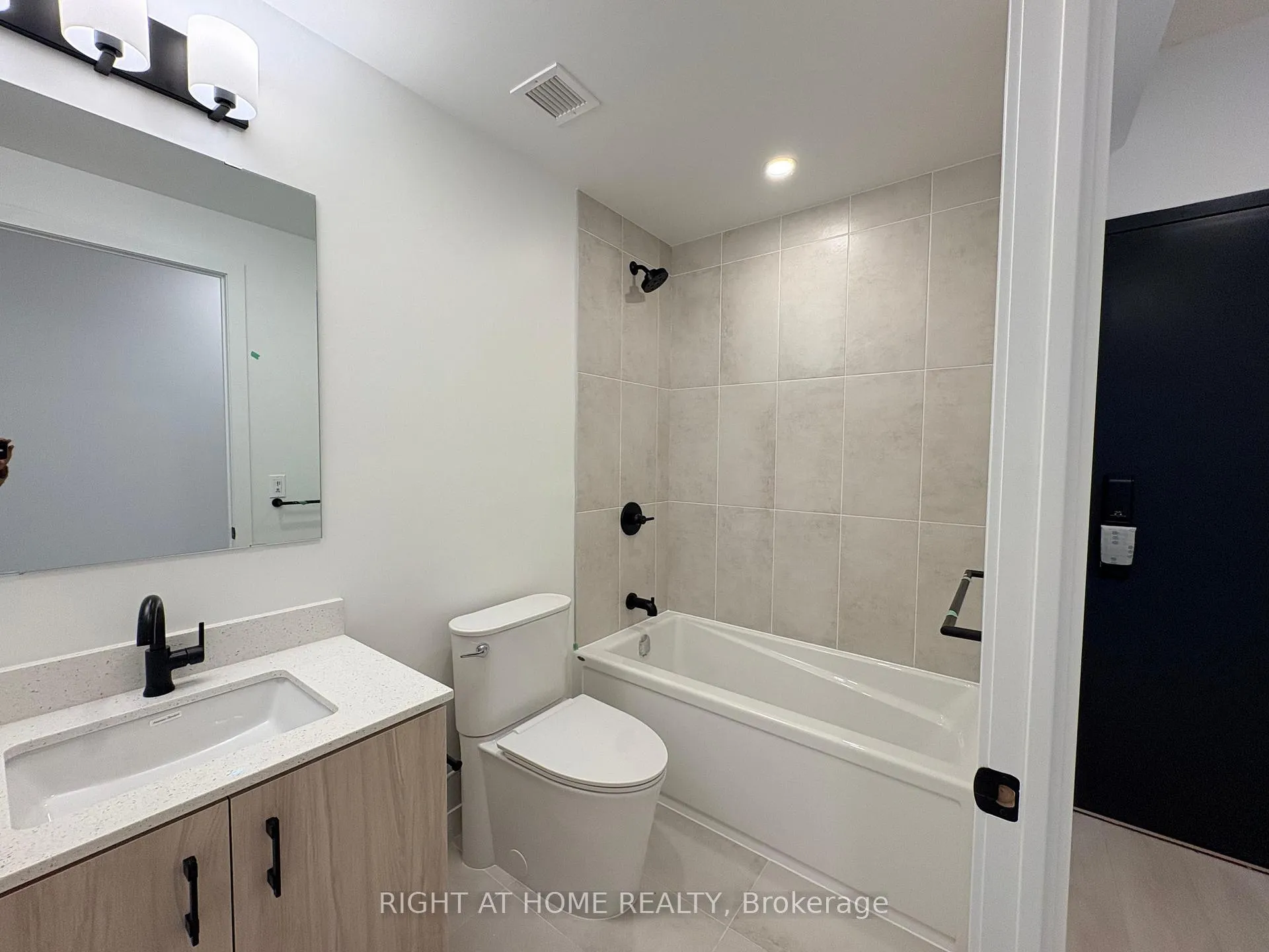 Photo 6 of Unit D1303, 4878 Powers Common, Burlington, Alton — HOMEH