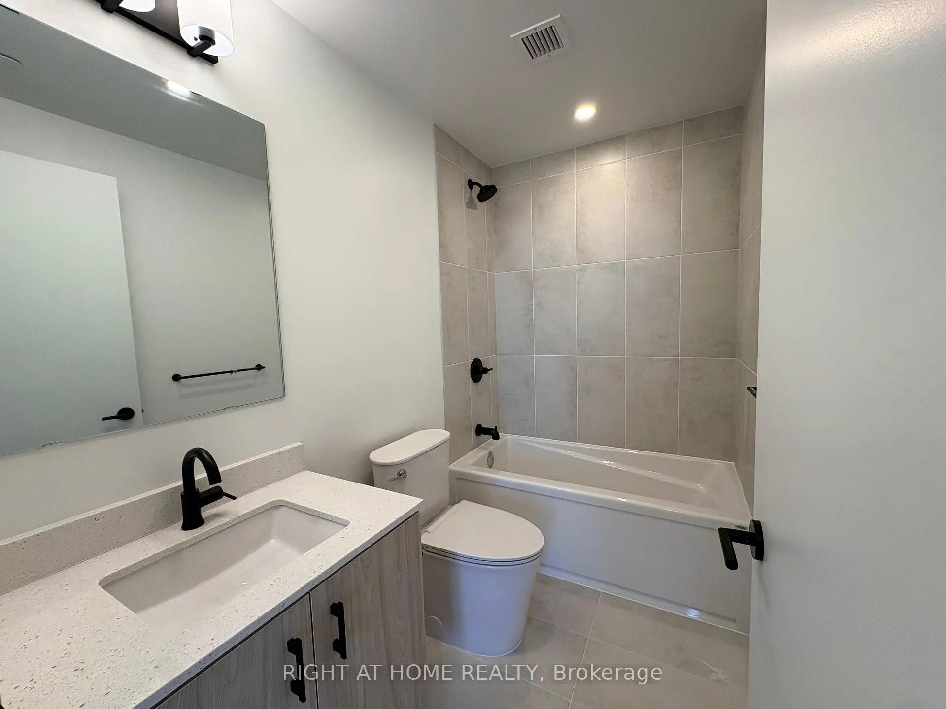 Photo 8 of Unit D1303, 4878 Powers Common, Burlington, Alton — HOMEH