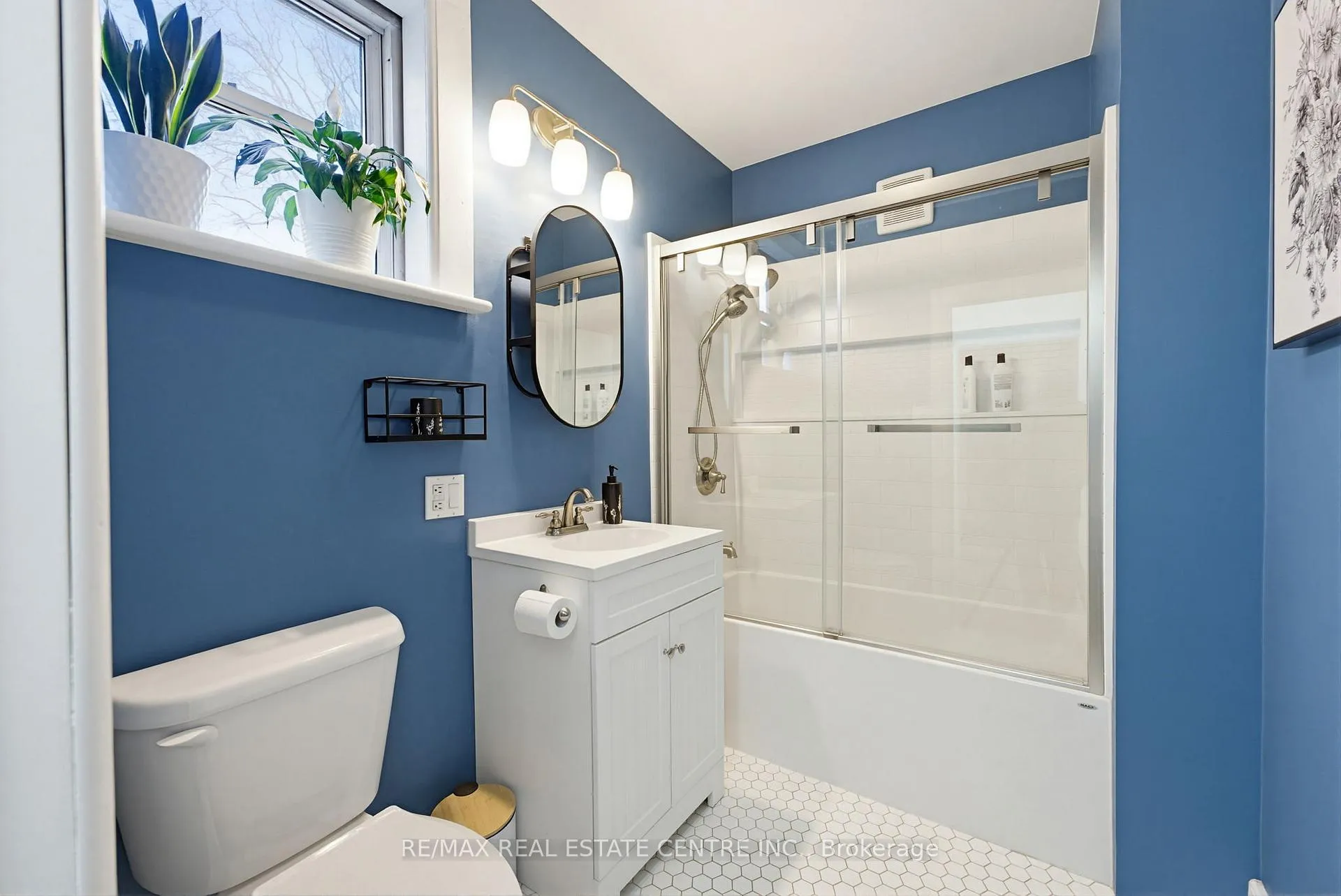 Photo 17 of 112 Victoria Avenue, Cambridge — HOMEH