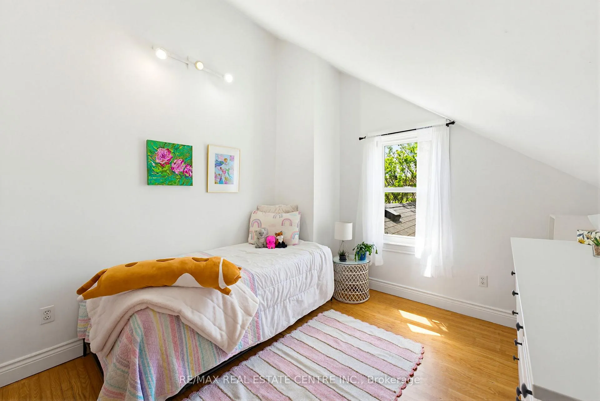Photo 21 of 112 Victoria Avenue, Cambridge — HOMEH