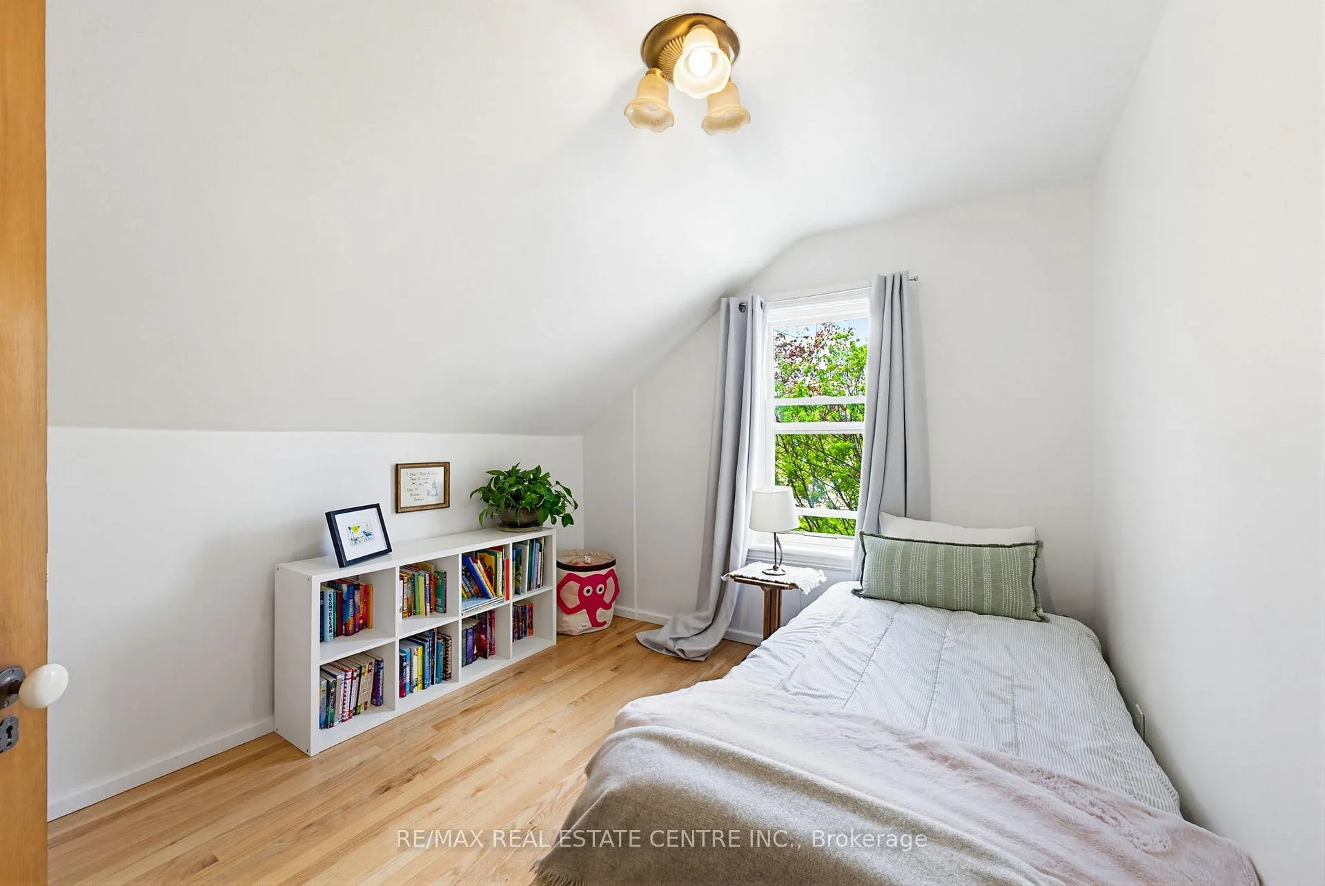 Photo 22 of 112 Victoria Avenue, Cambridge — HOMEH