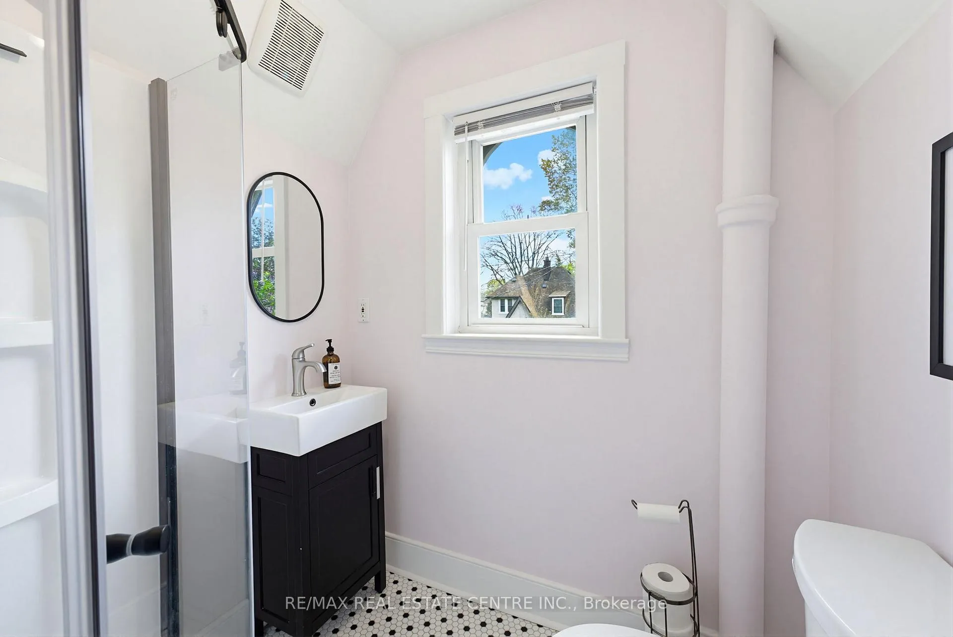 Photo 23 of 112 Victoria Avenue, Cambridge — HOMEH