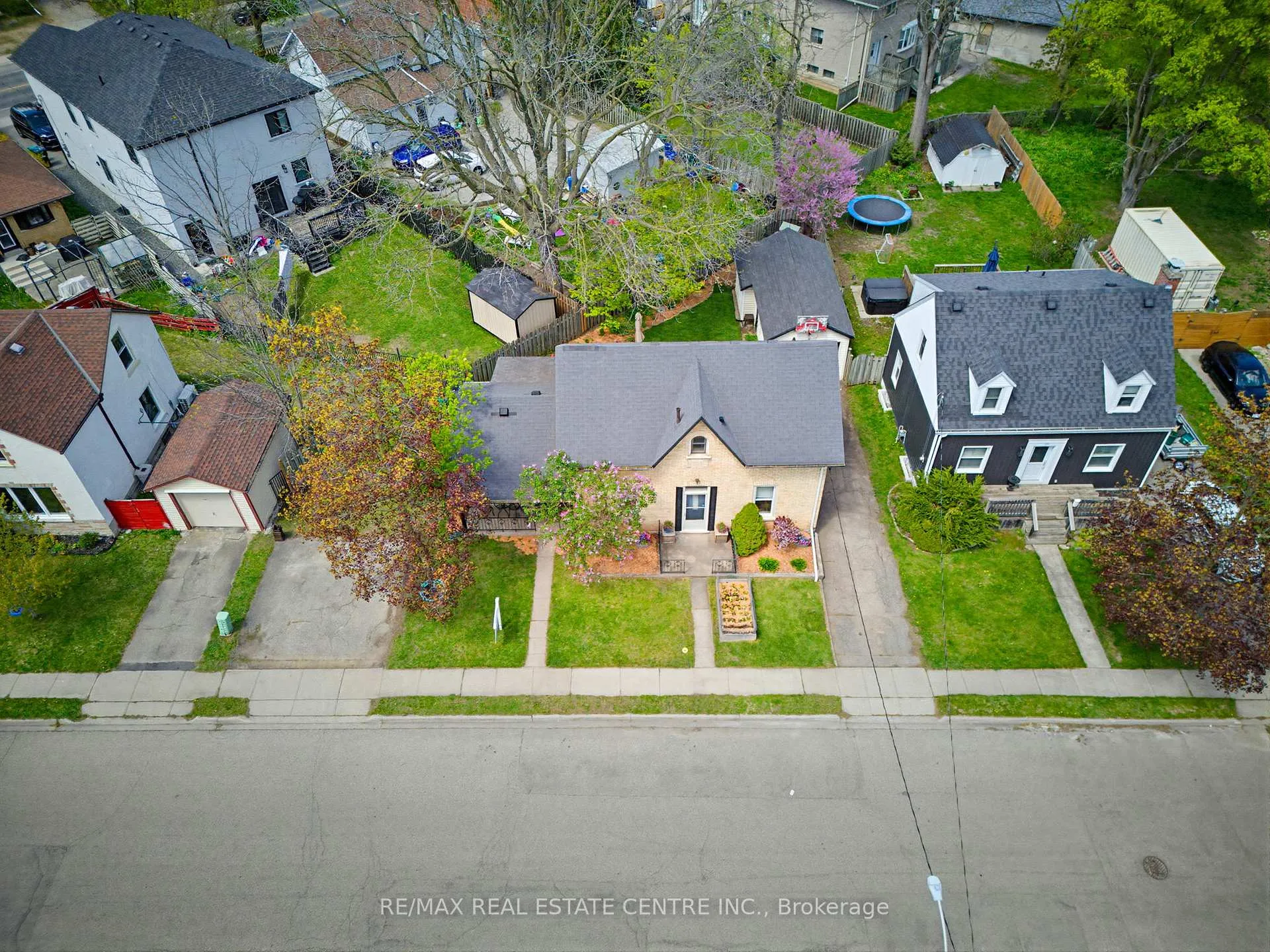 Photo 30 of 112 Victoria Avenue, Cambridge — HOMEH