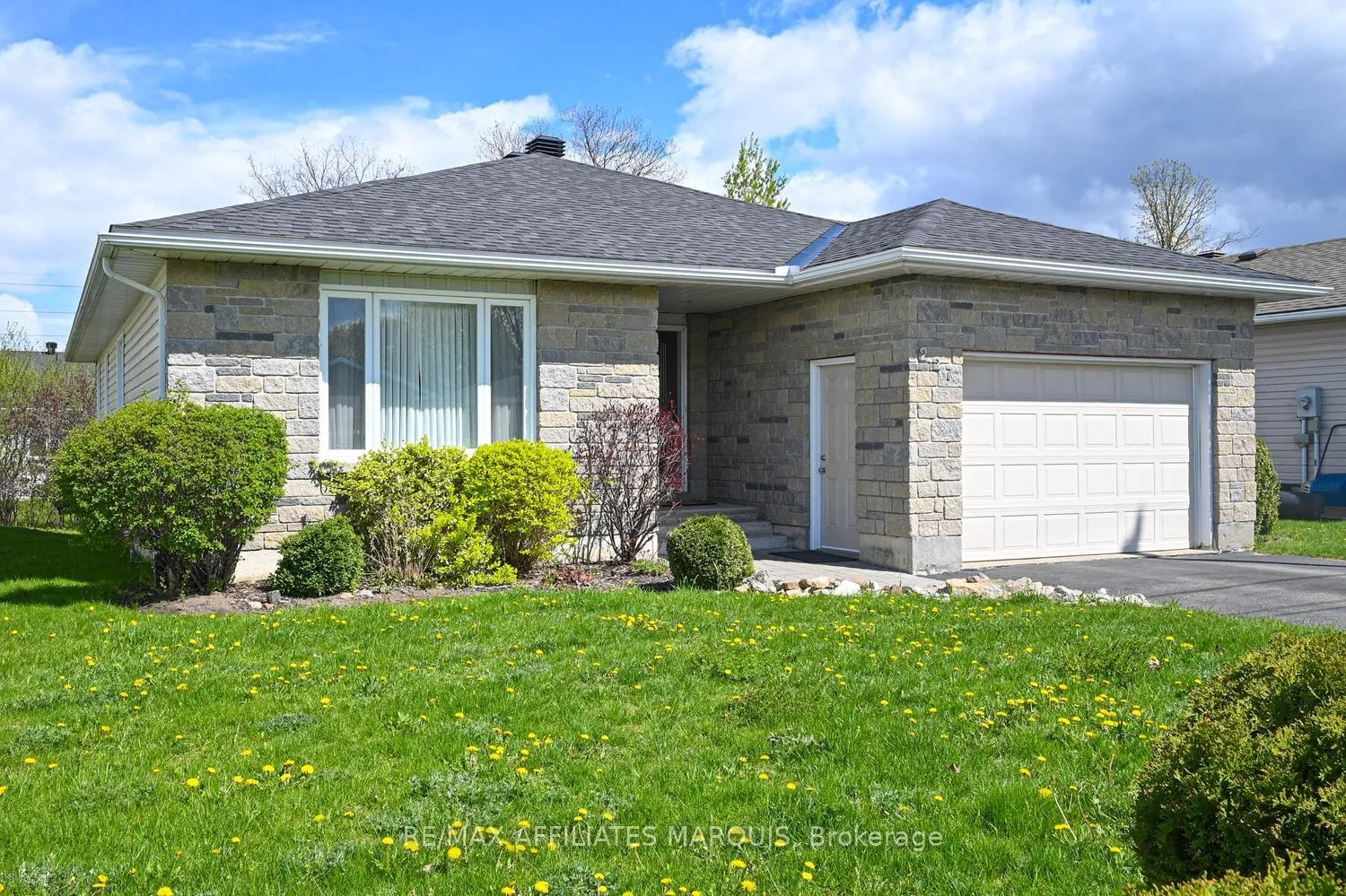 Photo 2 of 227 Lera Street, Smiths Falls — HOMEH