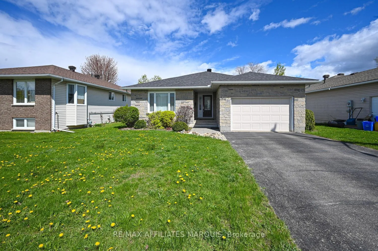 Photo 3 of 227 Lera Street, Smiths Falls — HOMEH