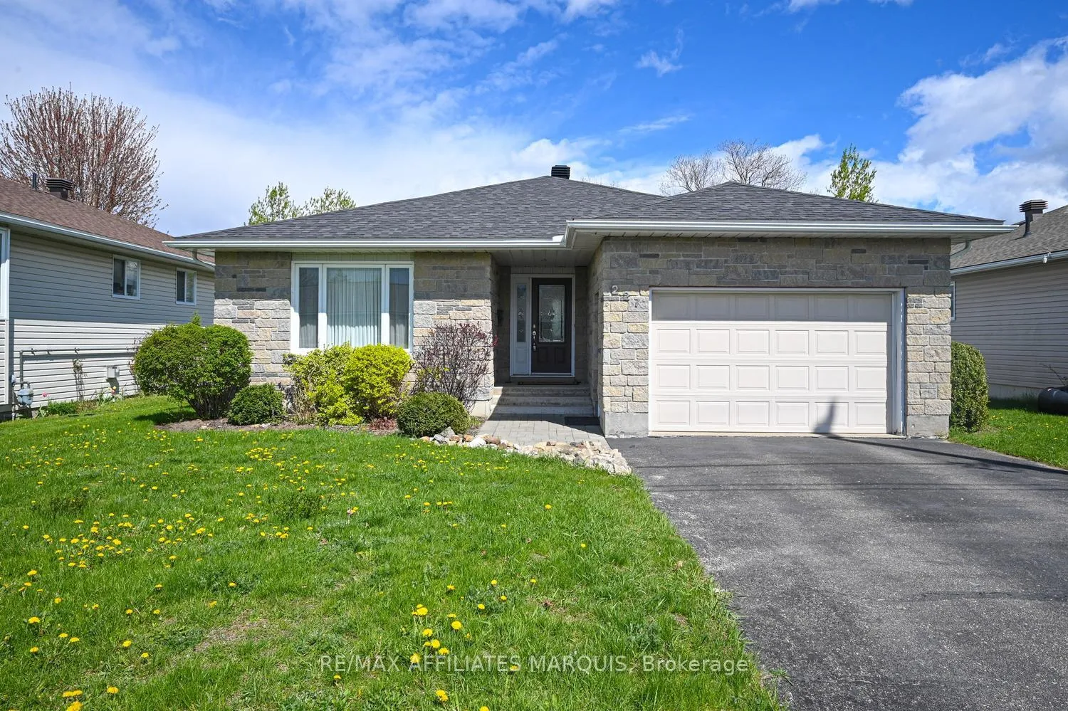 Photo 4 of 227 Lera Street, Smiths Falls — HOMEH