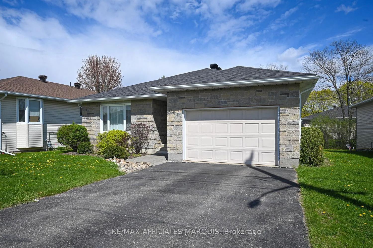 Photo 5 of 227 Lera Street, Smiths Falls — HOMEH