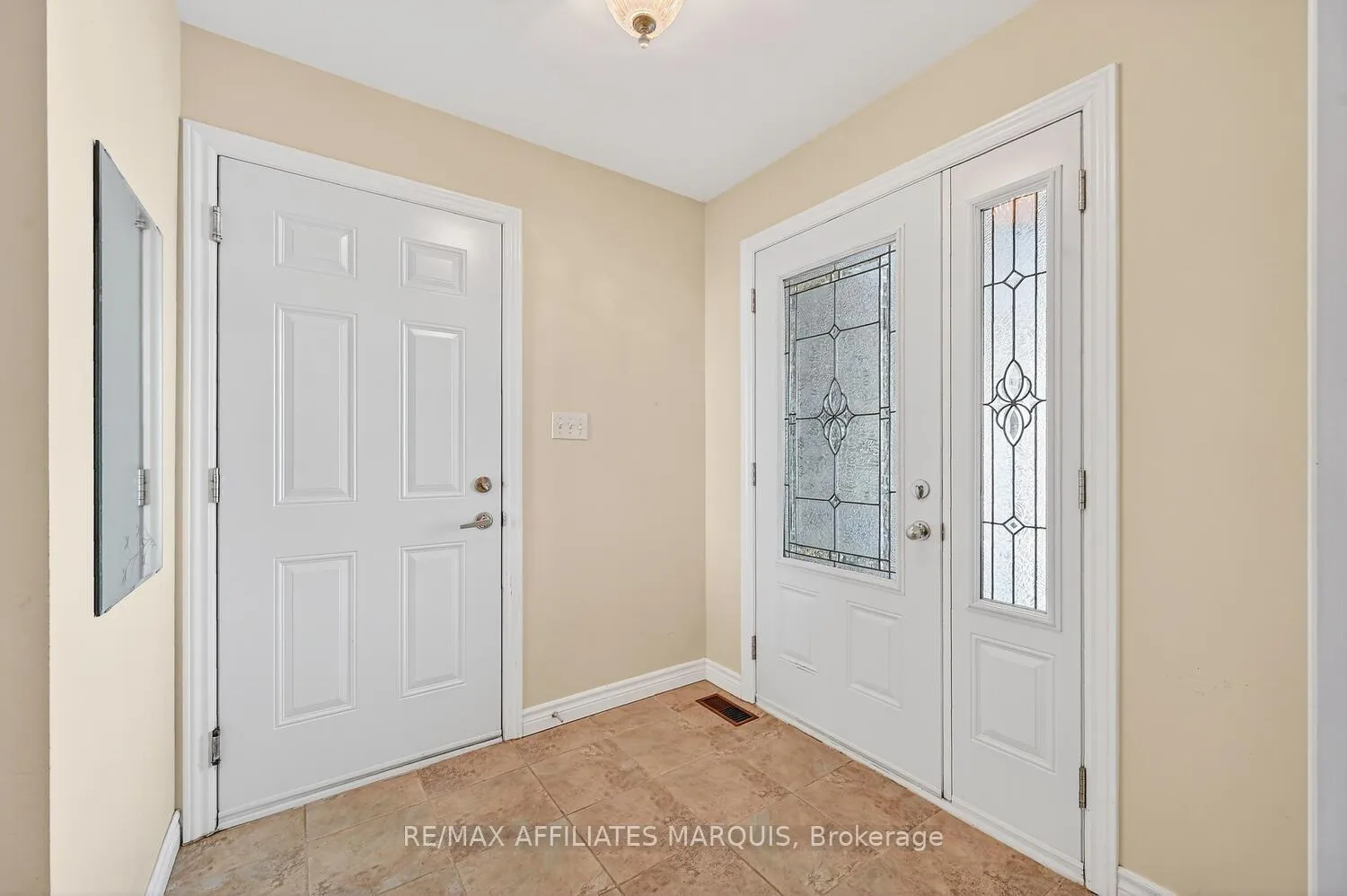 Photo 7 of 227 Lera Street, Smiths Falls — HOMEH