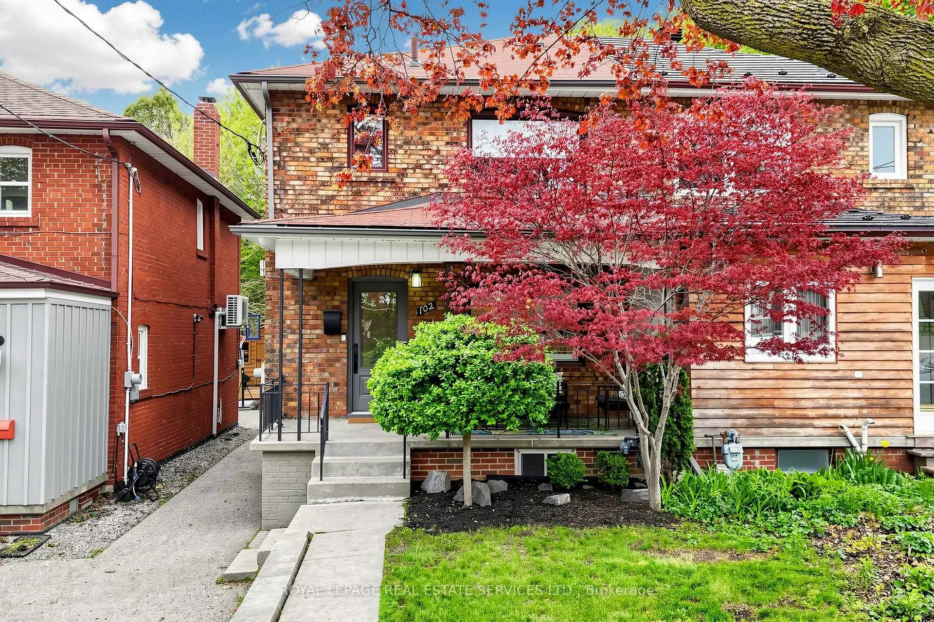 Photo 3 of 102 Roseneath Gardens, Toronto, Oakwood Village — HOMEH