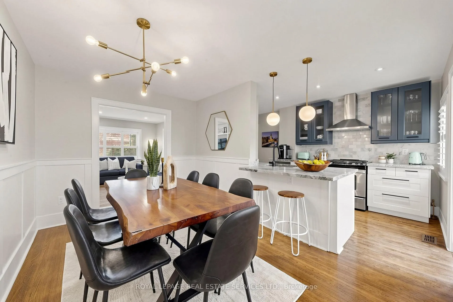 Photo 10 of 102 Roseneath Gardens, Toronto, Oakwood Village — HOMEH