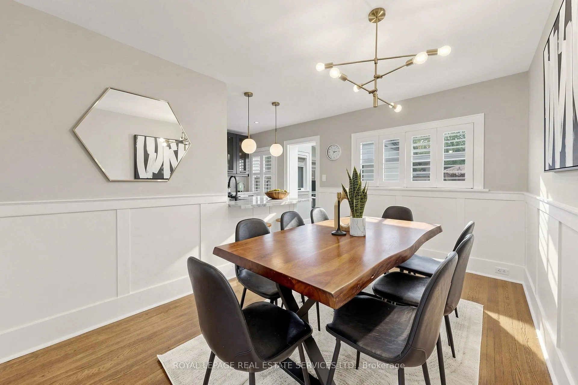 Photo 11 of 102 Roseneath Gardens, Toronto, Oakwood Village — HOMEH
