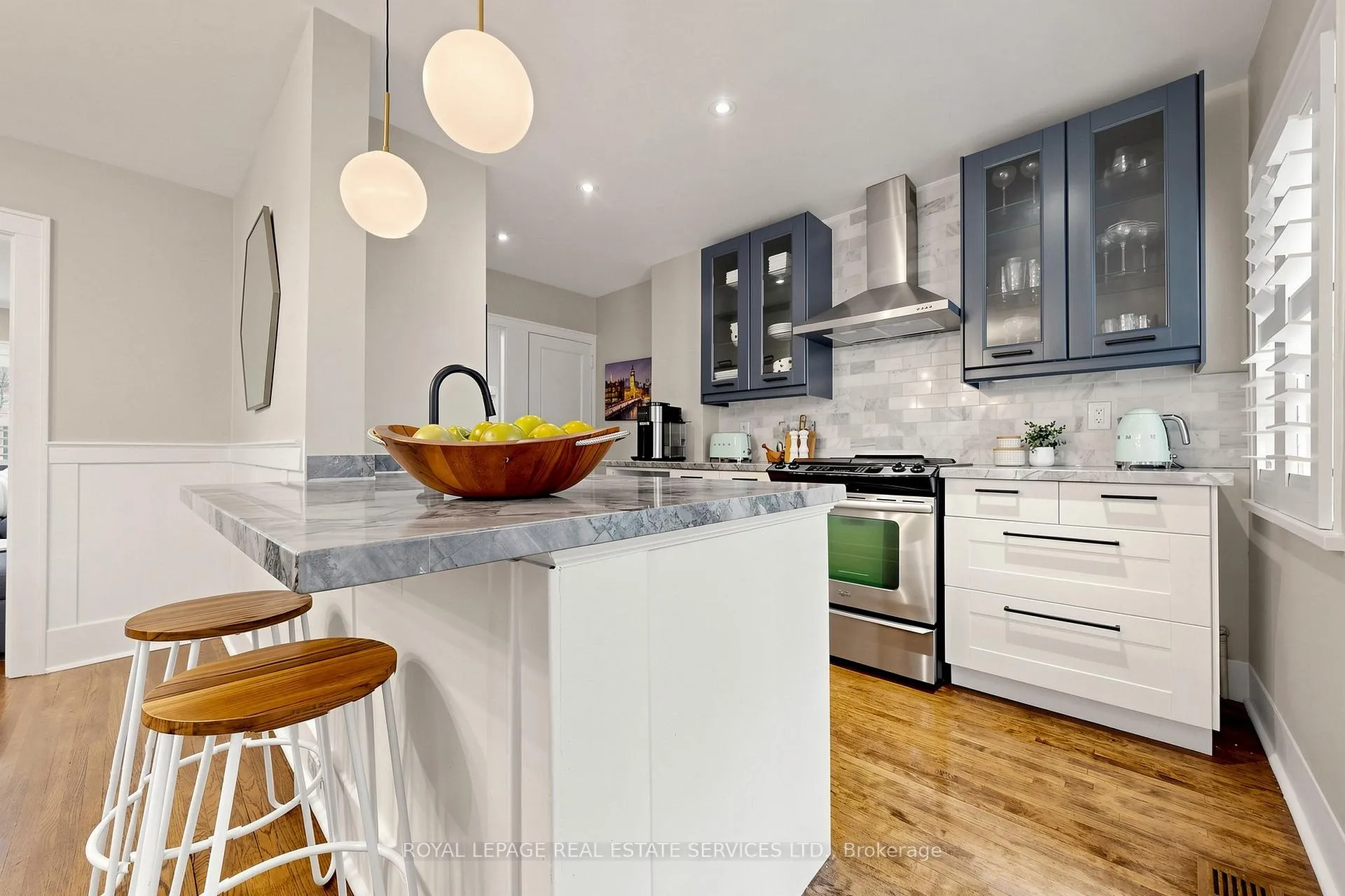 Photo 12 of 102 Roseneath Gardens, Toronto, Oakwood Village — HOMEH