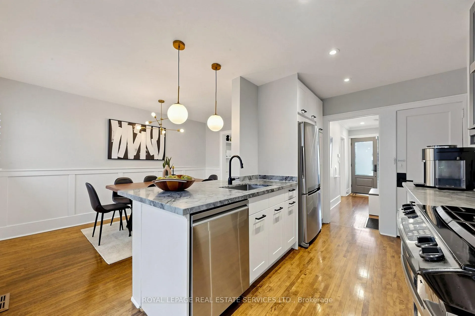 Photo 15 of 102 Roseneath Gardens, Toronto, Oakwood Village — HOMEH