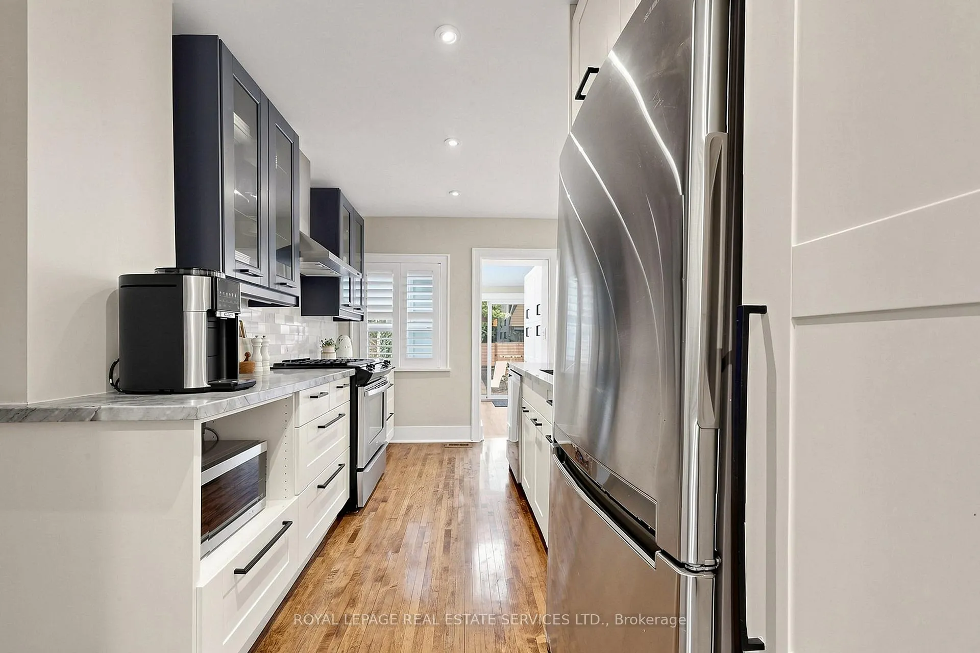 Photo 16 of 102 Roseneath Gardens, Toronto, Oakwood Village — HOMEH