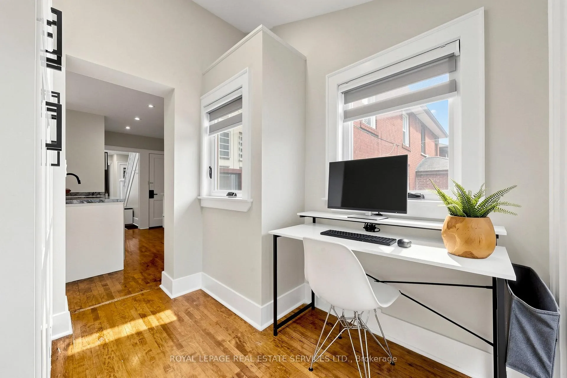 Photo 17 of 102 Roseneath Gardens, Toronto, Oakwood Village — HOMEH