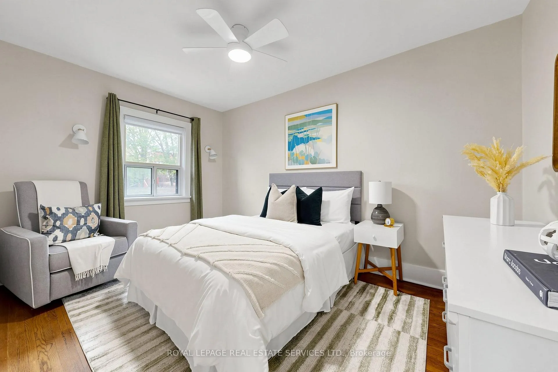 Photo 23 of 102 Roseneath Gardens, Toronto, Oakwood Village — HOMEH