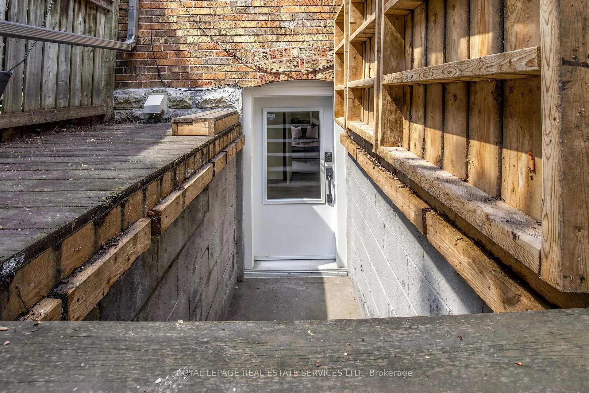 Photo 33 of 102 Roseneath Gardens, Toronto, Oakwood Village — HOMEH