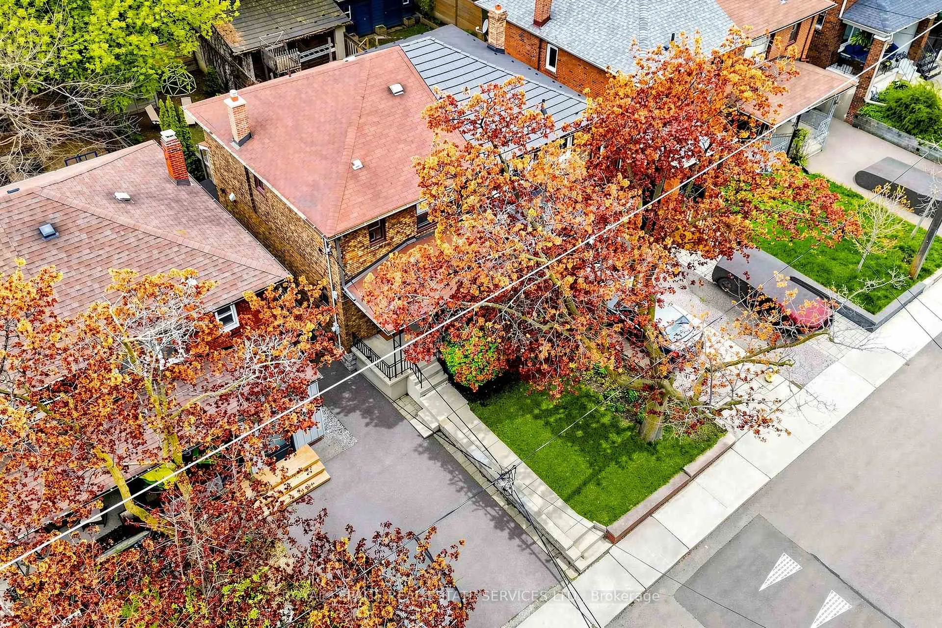 Photo 40 of 102 Roseneath Gardens, Toronto, Oakwood Village — HOMEH