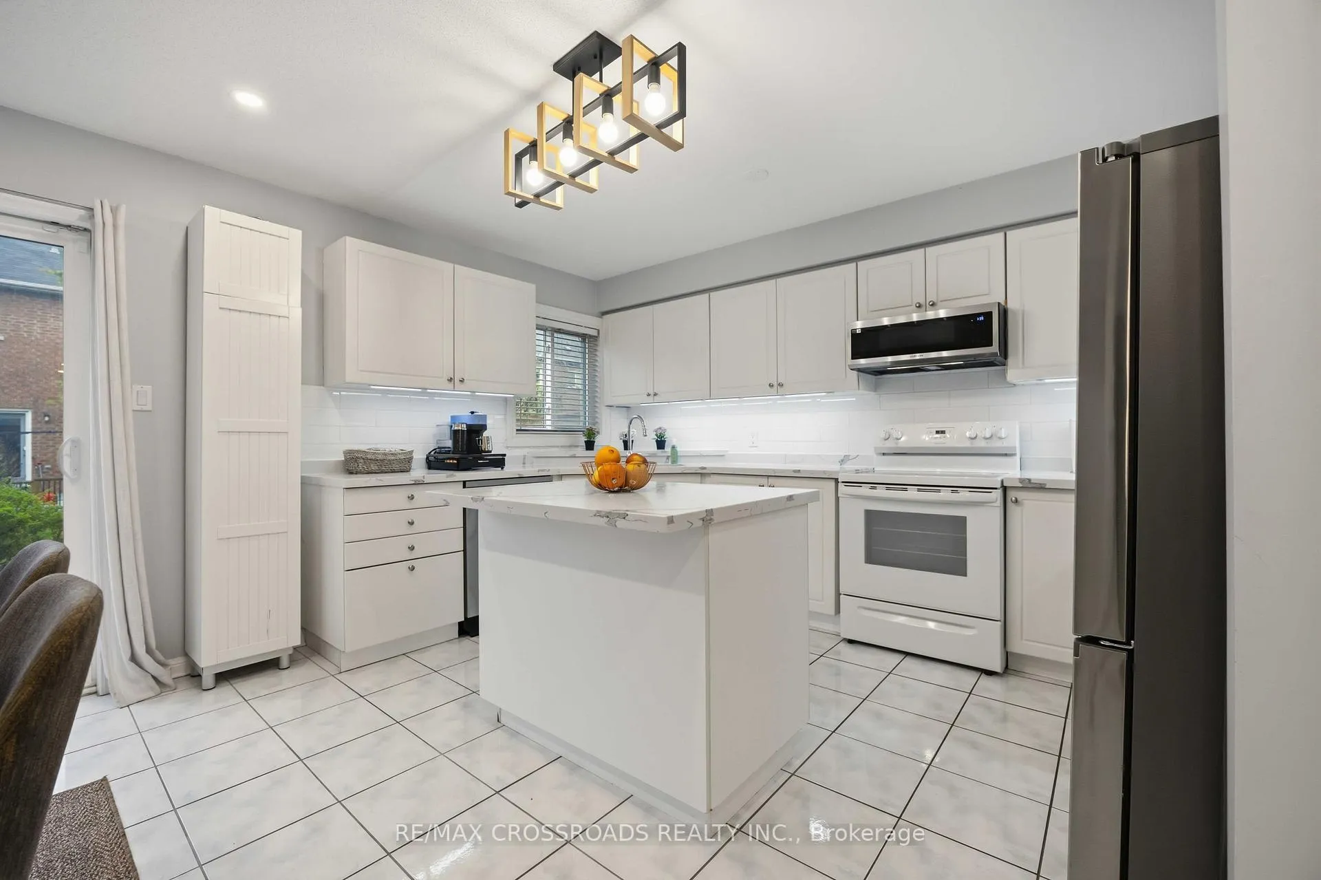 Photo 10 of 56 Torr Lane, Ajax, Central — HOMEH