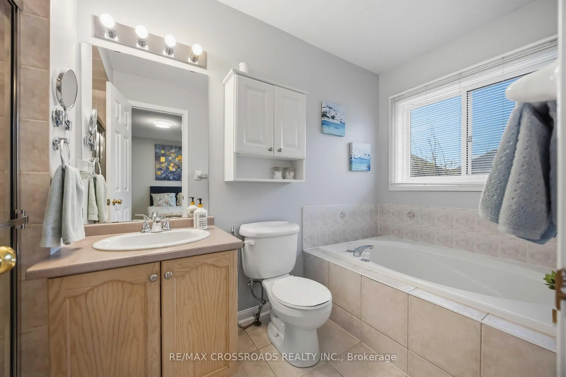 Photo 24 of 56 Torr Lane, Ajax, Central — HOMEH