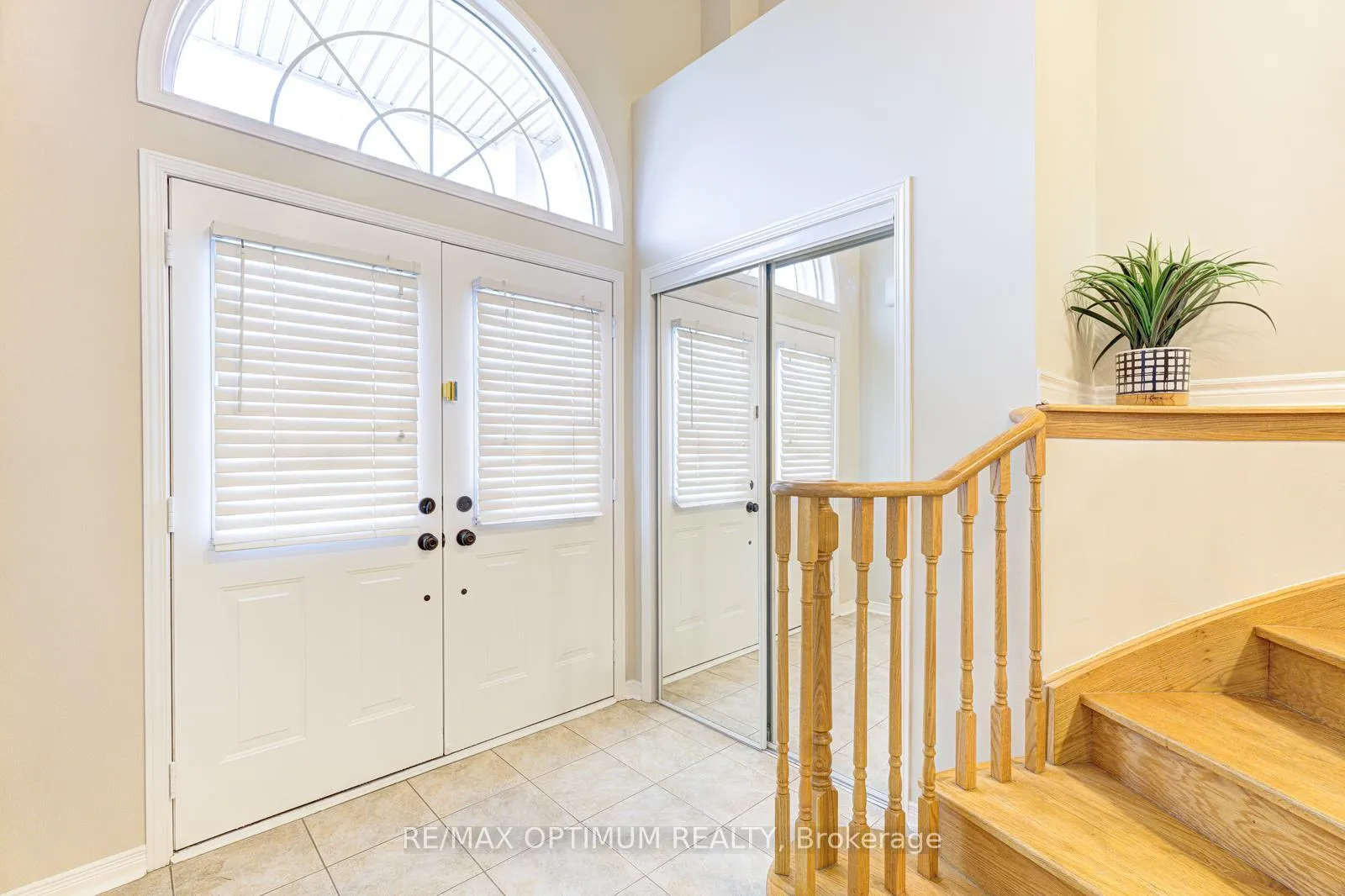 Photo 4 of 39 Charcoal Way, Brampton, Bram West — HOMEH