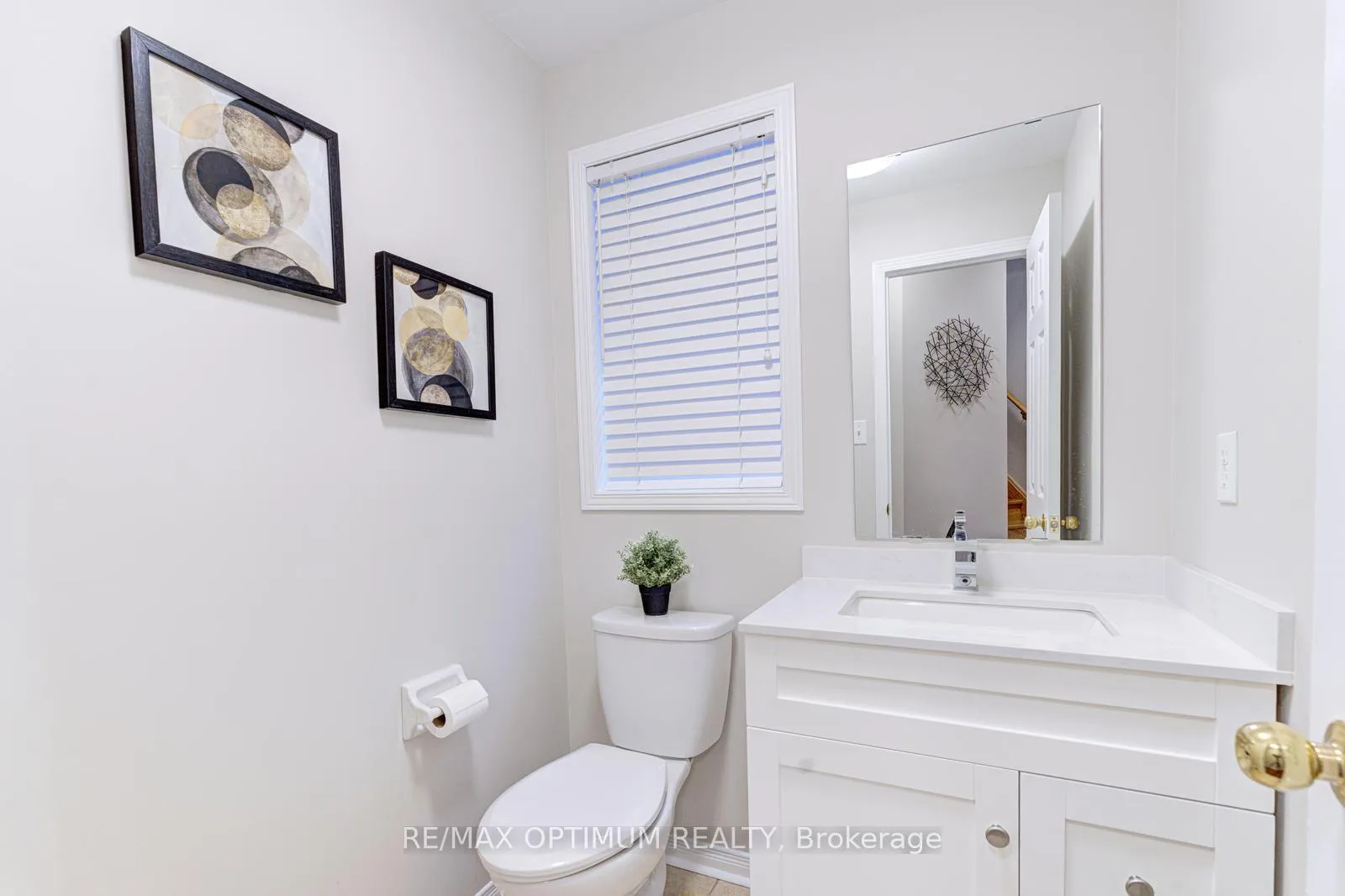 Photo 8 of 39 Charcoal Way, Brampton, Bram West — HOMEH