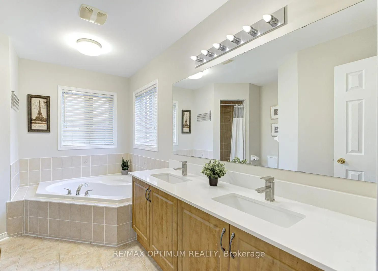 Photo 30 of 39 Charcoal Way, Brampton, Bram West — HOMEH