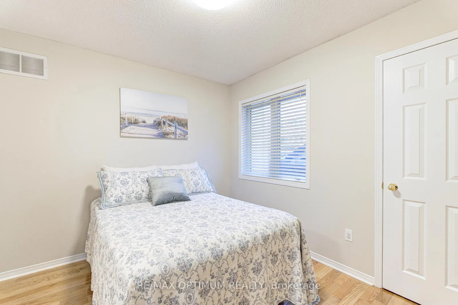Photo 32 of 39 Charcoal Way, Brampton, Bram West — HOMEH