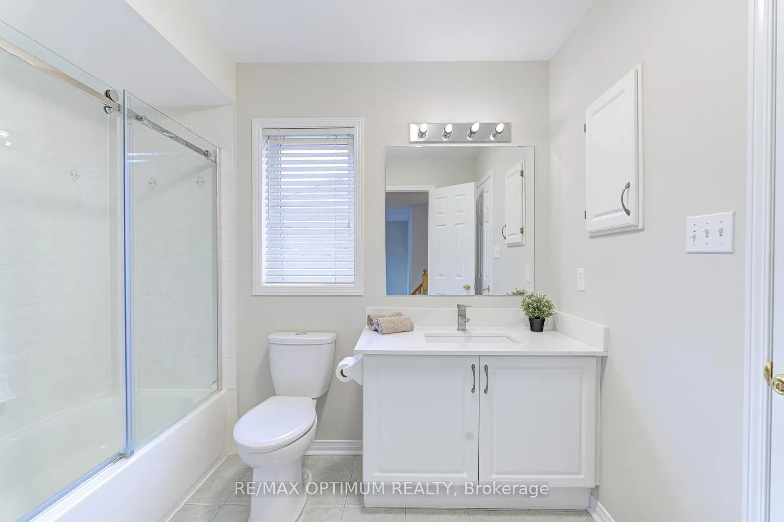 Photo 37 of 39 Charcoal Way, Brampton, Bram West — HOMEH
