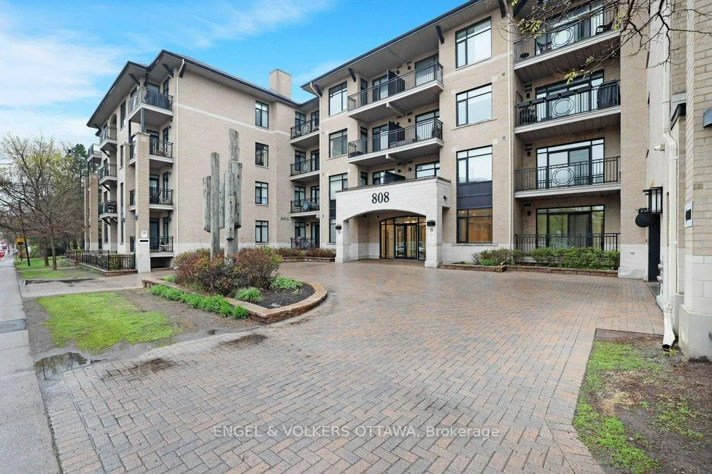 Front of Unit 209, 808 Bronson Avenue
