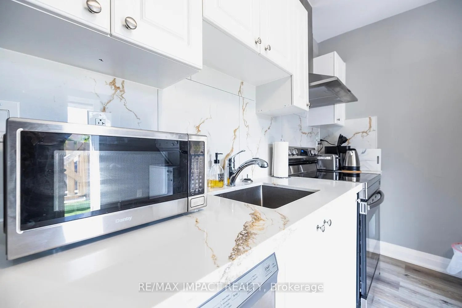 Photo 8 of 43.5 King Street E, Clarington, Bowmanville — HOMEH
