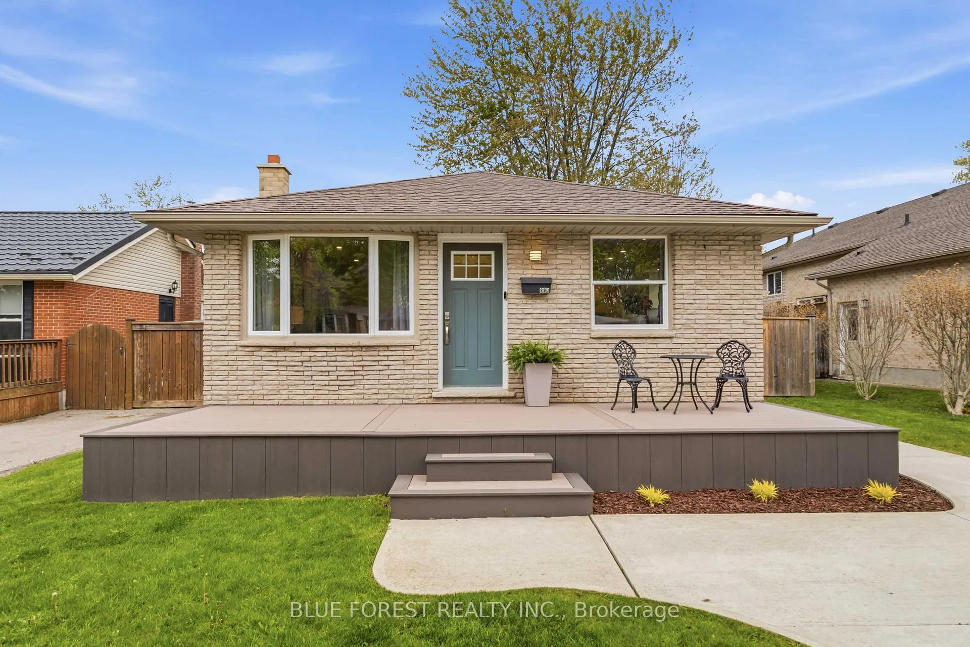Front of 993 Glenbanner Road