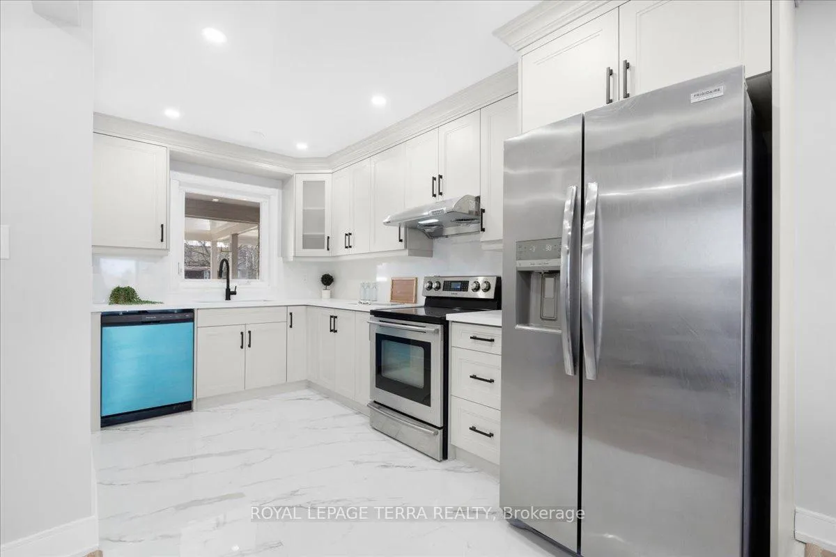 Photo 5 of 236 Royal Salisbury Way, Brampton, Madoc — HOMEH